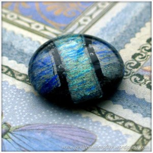 Making Microwave Fused Glass Cabochons - Finished Piece
