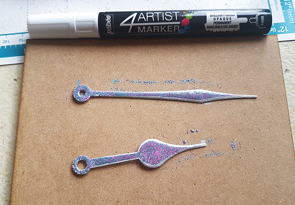 Acrylic Paint Pour Clock by John Bloodworth Gentleman Crafter (14)