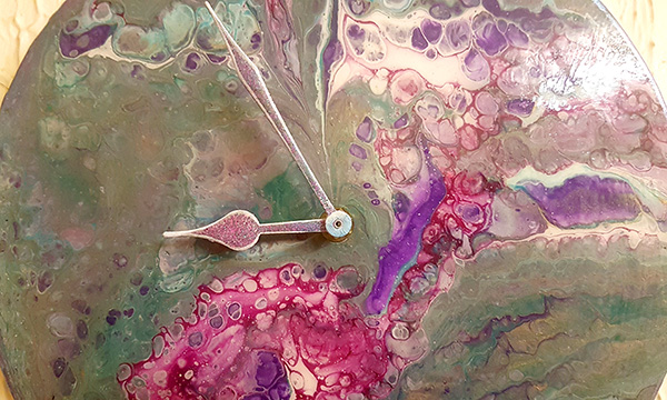 Acrylic Paint Pour Clock by John Bloodworth Gentleman Crafter (18)