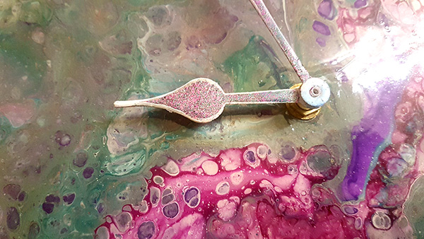 Acrylic Paint Pour Clock by John Bloodworth Gentleman Crafter (19)