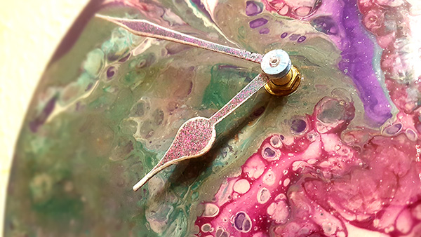 Acrylic Paint Pour Clock by John Bloodworth Gentleman Crafter (20)