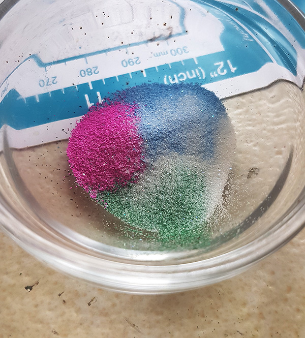 Acrylic Paint Pour Clock by John Bloodworth Gentleman Crafter (9)