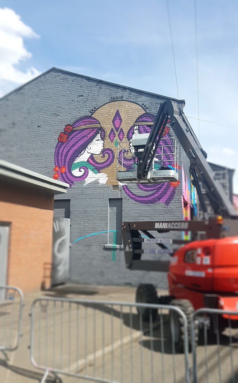 Gorgeous Grub And Gargantuan Graffiti (13)